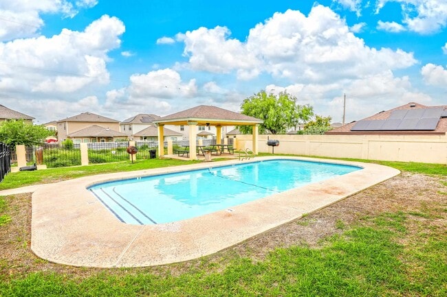 Building Photo - 1000 Ranchway Dr