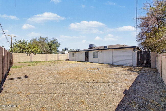 Building Photo - 3143 W Glendale Ave