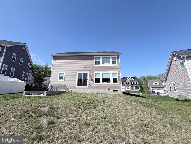 Building Photo - 2835 Bridgewater Dr