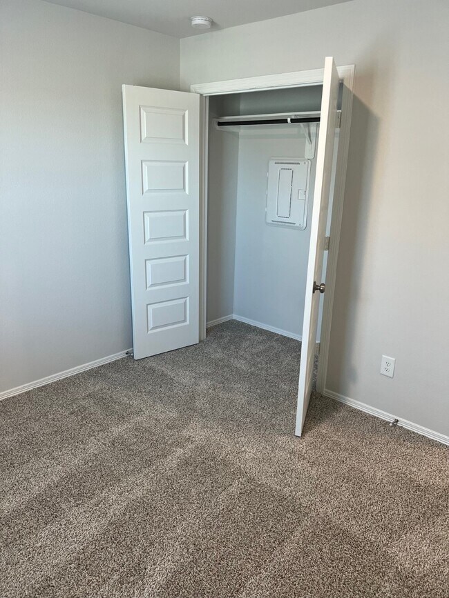 Building Photo - 26010 Emory Holw Dr