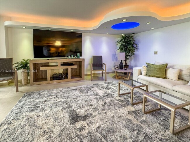 Building Photo - 8877 Collins Ave