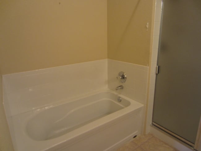 Building Photo - 2br/ 2ba Townhome in Gateway Park IV w/Hardwood Floors