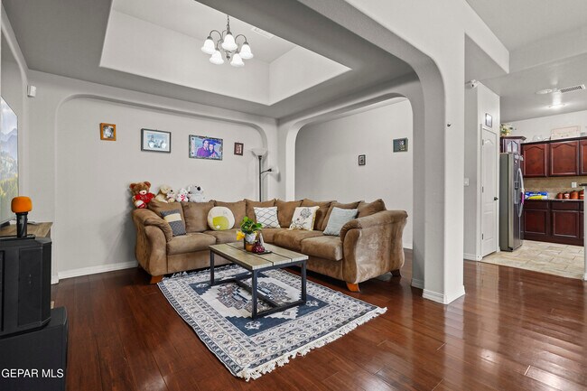 Building Photo - 14560 Meadow Lawn