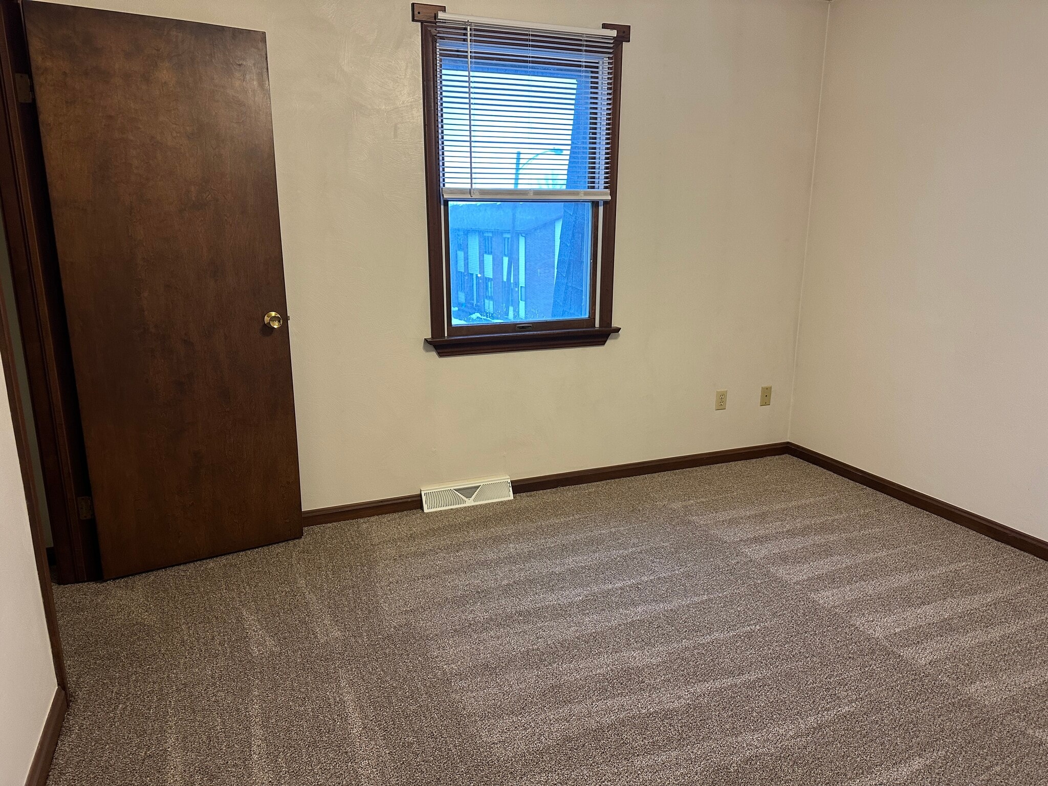 Building Photo - 3169 W 40th St