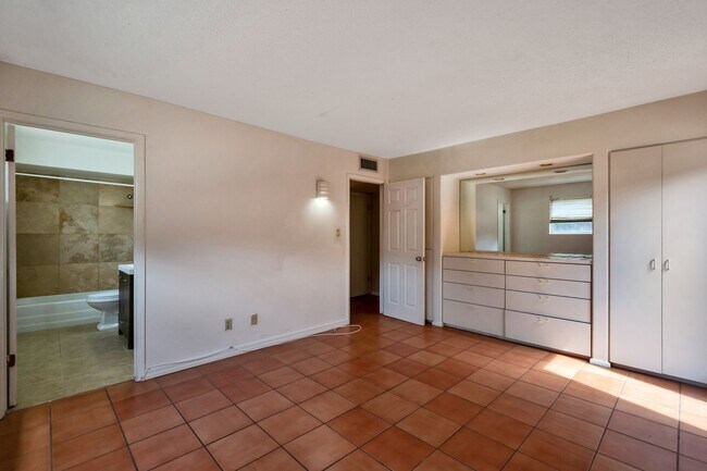 Building Photo - 6-Bedroom Residence Featuring Pool, Turf Yard & 2-Car Garage