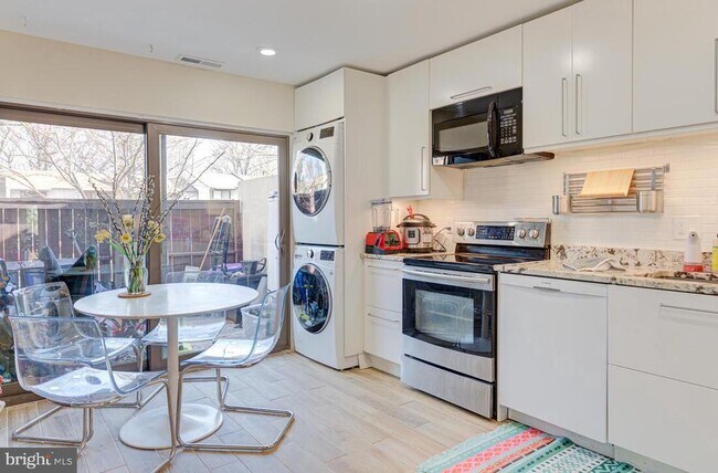 Building Photo - 11621 Newbridge Ct