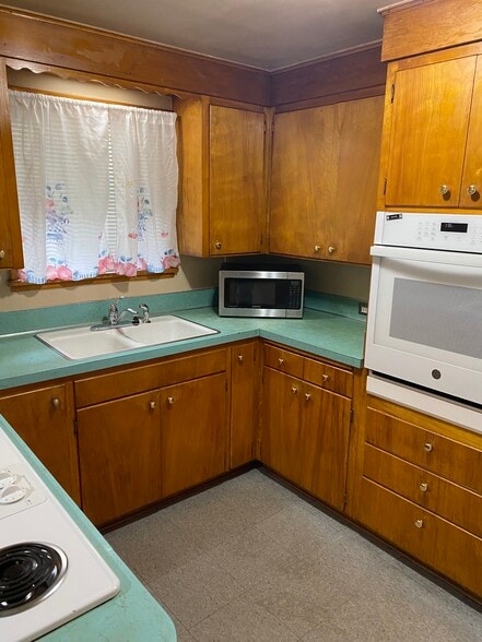 Building Photo - 238 S 70th St