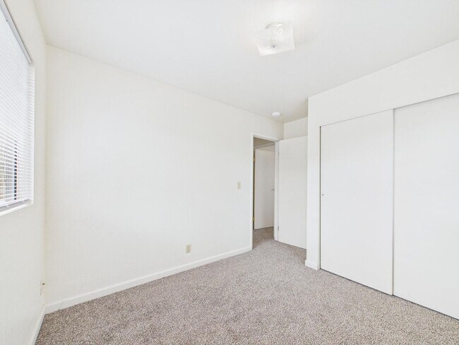 Building Photo - 1006 Hiller Rd