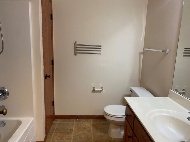 Building Photo - 3010 Cottage Ln N