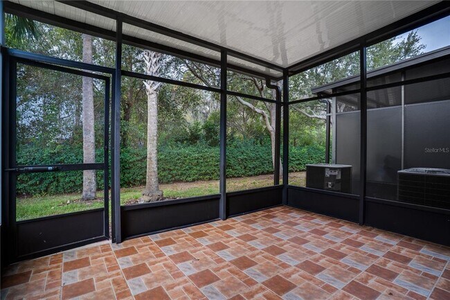 Building Photo - 2219 Snow Flake Pl