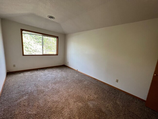 Building Photo - 16040 NW Edward Ct