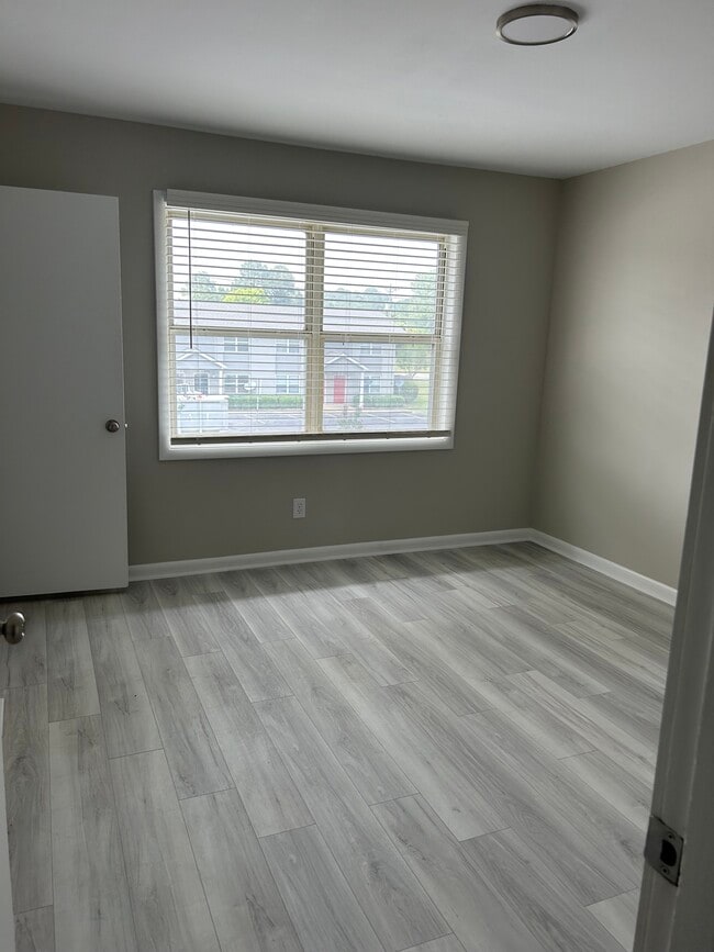 Building Photo - Shenandoah Townhomes