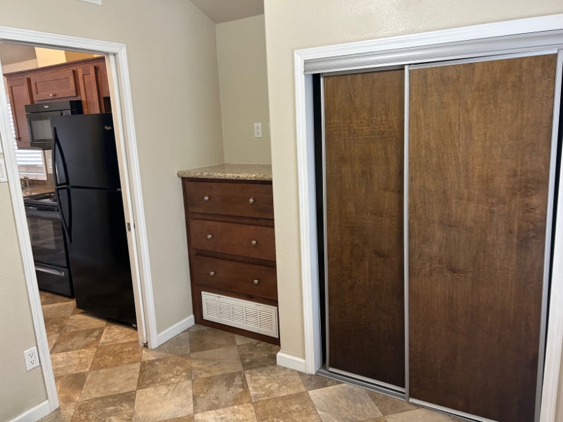 Building Photo - 2211 Ashberry Ave