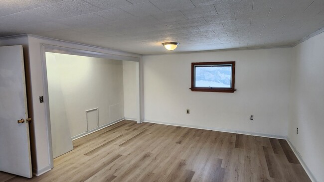 Building Photo - Four Bedroom Single Family Home in Bradford PA! Off Street Parking!