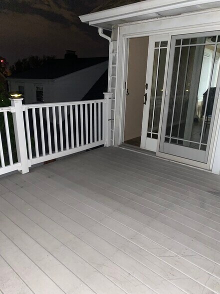 deck - 572-2 New Jersey Ave