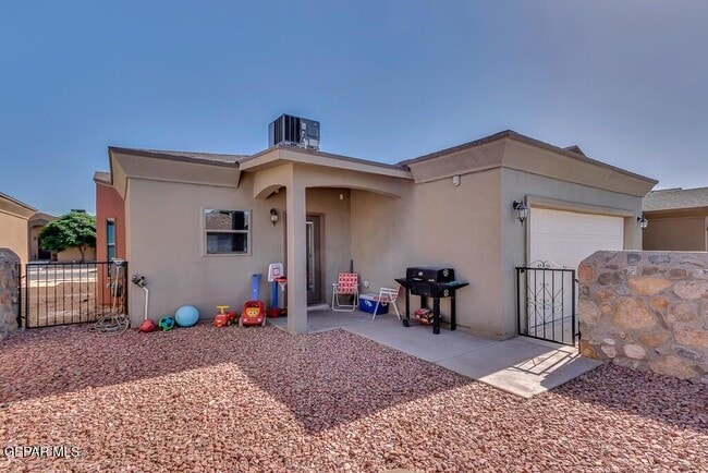Building Photo - 12921 Hueco Cave Dr