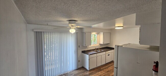 Building Photo - "Charming 3-Bed Duplex with Cozy Fireplace...
