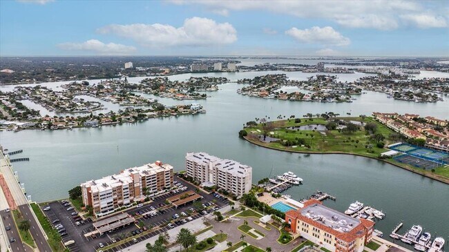 Building Photo - 450 Treasure Island Causeway