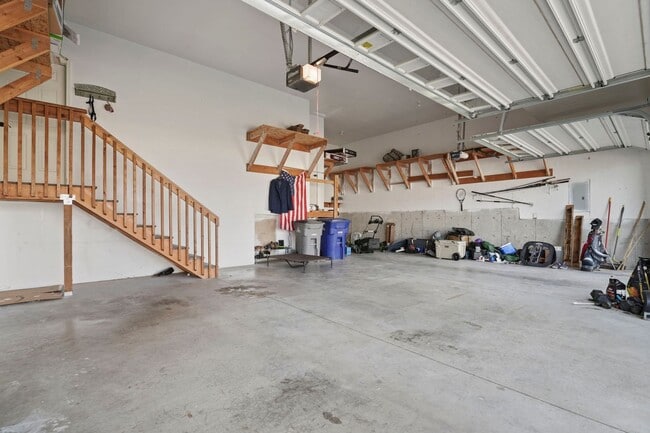 Building Photo - Beautiful 3 bedroom 2 bath Home On The Pla...