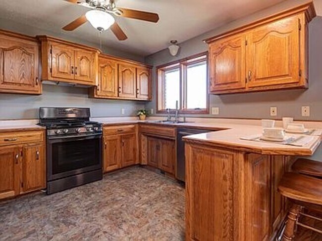 Building Photo - Executive 4 Bedroom 4 Bath 3+ Car Garage -...