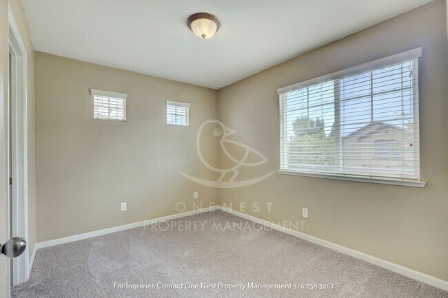Building Photo - West Roseville 3 bdrm, 2.5 bth in gated community