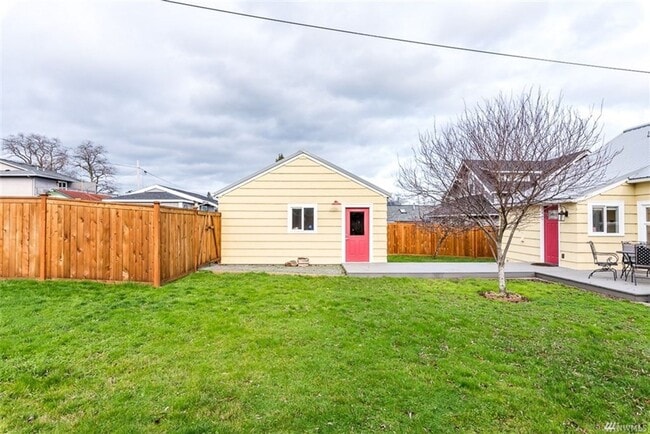 Building Photo - 2028 L Ave