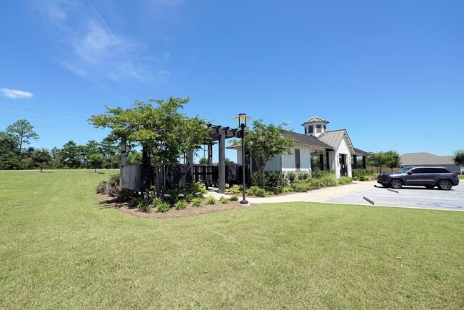 Building Photo - Spacious 5-Bedroom Home in Desirable Crest...