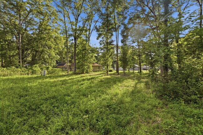 Building Photo - Available Now! Tastefully Designed 3 Bed, 2 Bath Home