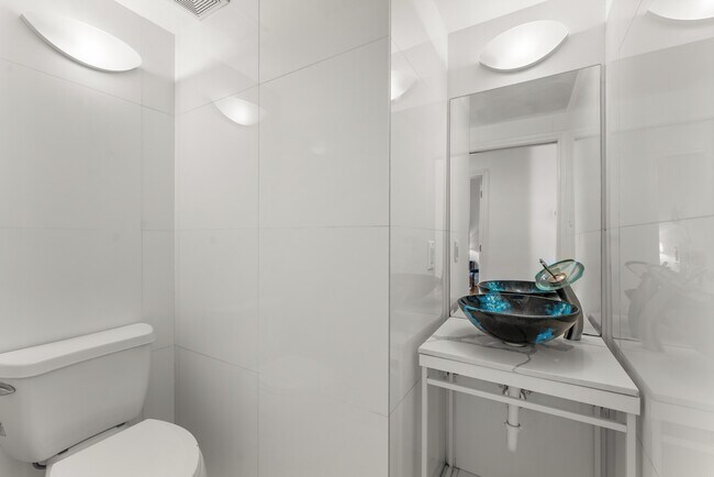 Building Photo - 315 Fairview St