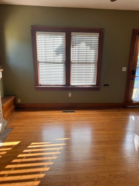 Building Photo - 516 S Crawford Ave