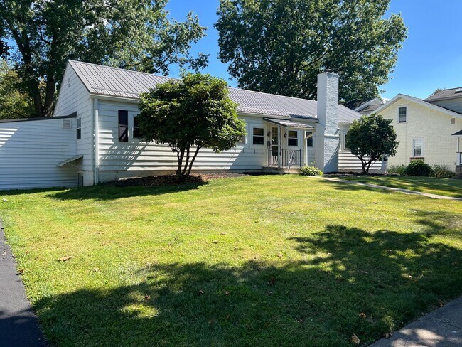Building Photo - 220 Ridge Ave