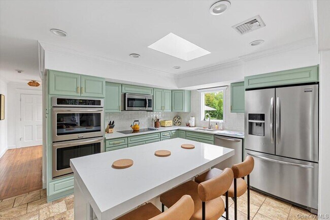 Building Photo - 13 Colonial Ln