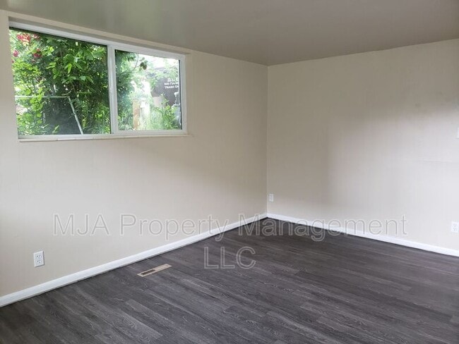 Building Photo - 740 Wasatch St.
