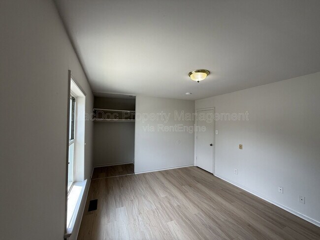 Building Photo - 809 Denton Cir