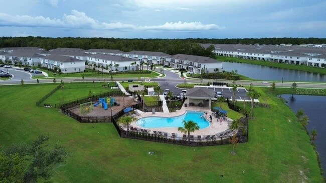 Building Photo - 2473 Skyline Lp