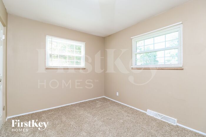 Building Photo - 740 Lilac Dr
