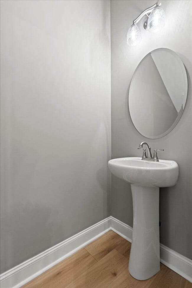 Building Photo - MOVE IN Special....1st Month's Rent Free!!!
