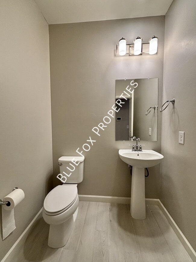 Building Photo - 5536 W Lazy Farm Dr