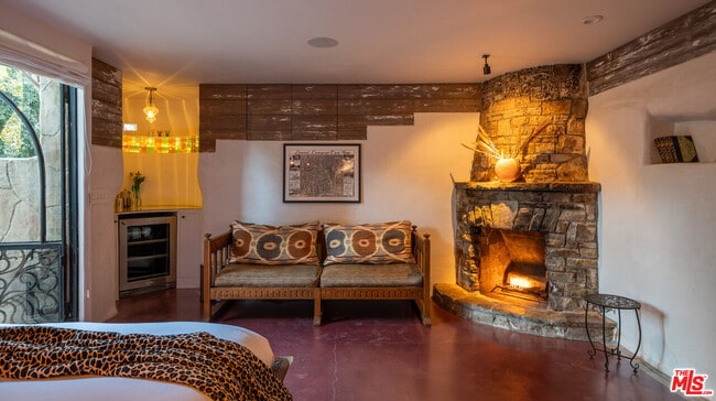 Building Photo - 8978 Wonderland Ave