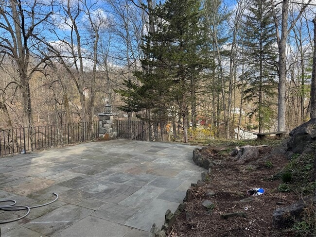 Building Photo - 2119 Maple Ave