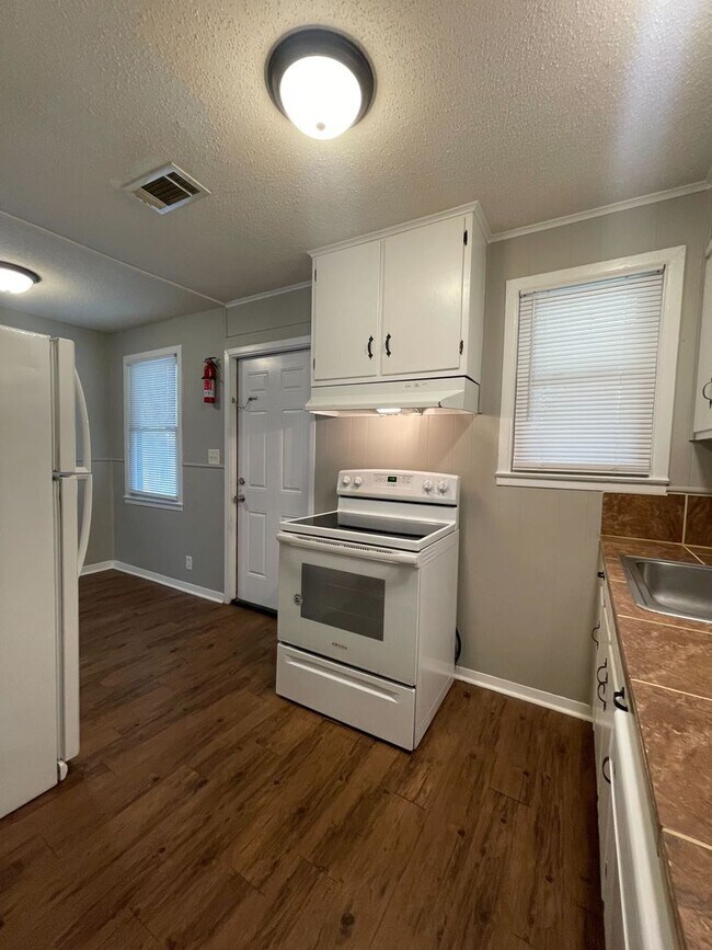 Building Photo - 1133 Beechdale Rd