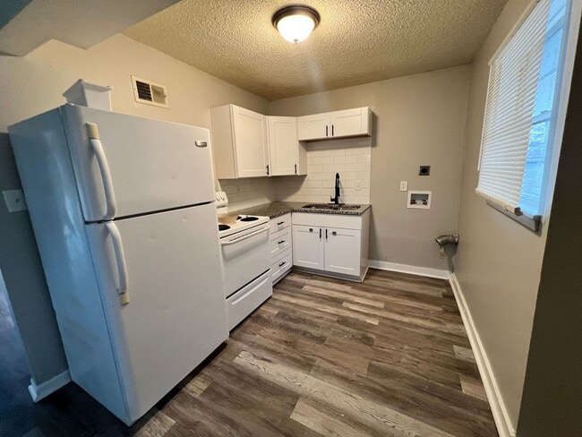 Building Photo - Grandview 2-Bed/1-Bath Duplex