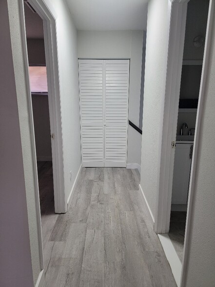 Building Photo - 2056 Sunset Point Rd