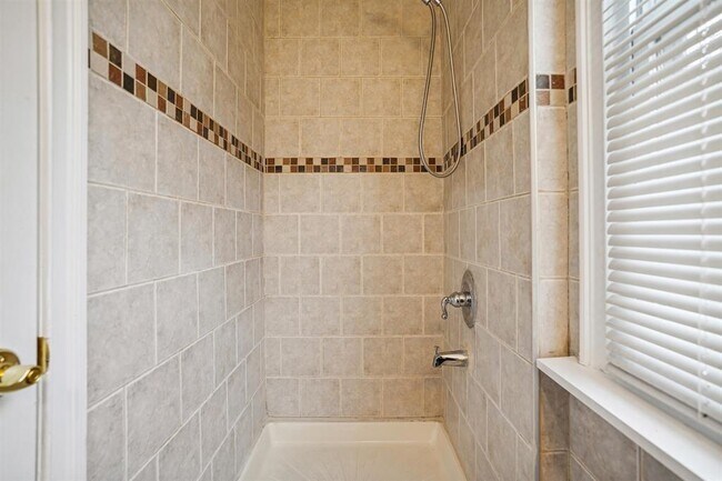 Building Photo - 292 New York Ave