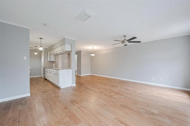 Building Photo - 6452 Kentwick Dr