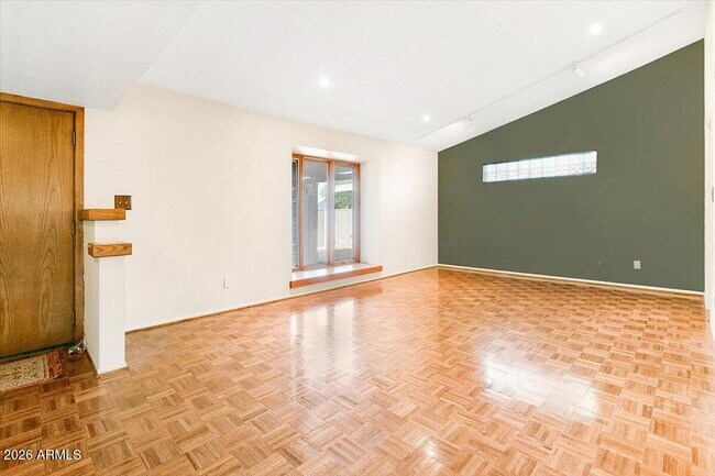 Building Photo - 1118 E Laguna Dr