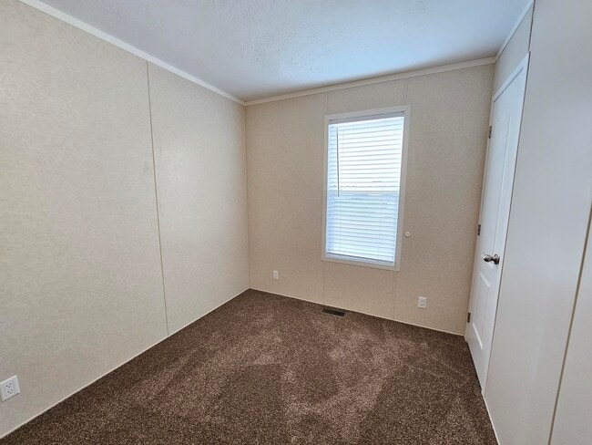 Building Photo - 46000 Geddes Rd