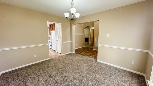Building Photo - Charming 3-Bedroom Home Just Minutes from ...