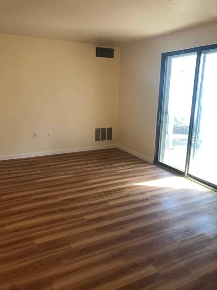 Building Photo - 7 Village Rock Ln