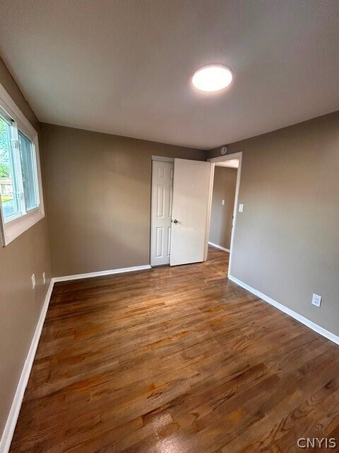 Building Photo - 213 Sunflower Dr